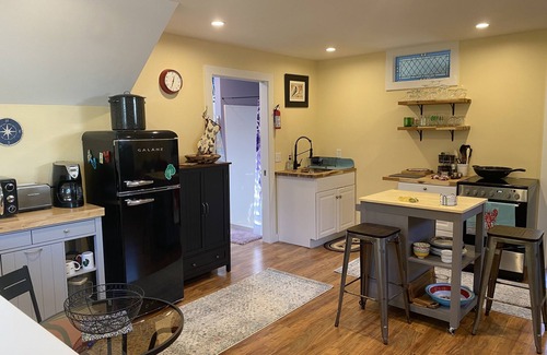 Bar Harbor Apartment | 1-BR apt 0.5-mile to Acadia National Park & 1-mile to downtown