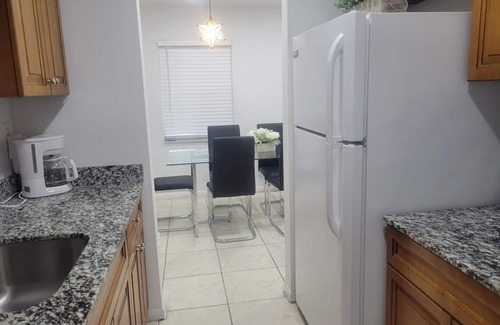 Downtown Fort Lauderdale Apartment | 1 BR Apt. Awesome Location. Near FLL Beach and Las Olas
