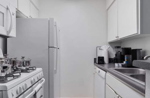 West Campus Apartment | 1 Br Apt Next 2 Downtown - Cozy!