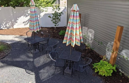 Garden District Apartment | 1 BR In Walking Distance To Downtown And The Beach
