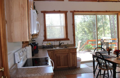 West Glacier Apartment | 1 BR+ Loft, Log Cabin With Lakeview, Sleeps 4, 5 mins to Glacier