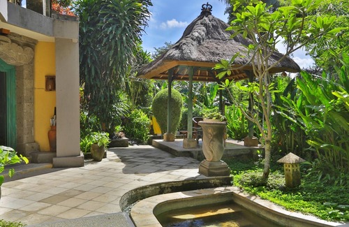 Penatih Villa | 1 BR Villa near Ubud with a private plunge pool and a living area incl breakfast