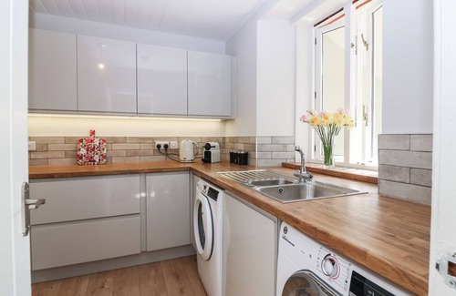 Dunbar Cottage | 1 DEUCHRIE COTTAGES, pet friendly, with open fire in East Linton