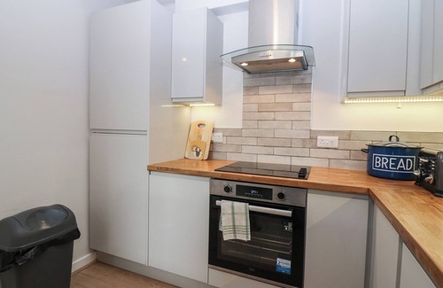 Dunbar Cottage | 1 DEUCHRIE COTTAGES, pet friendly, with open fire in East Linton