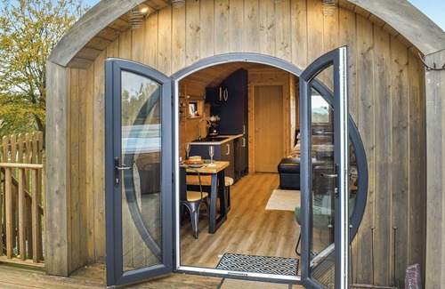 Lampeter Cottage | 1 bedroom accommodation in Lampeter Cambrian mountains