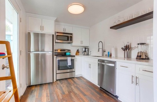 South Mission Beach Condo | 1 House to Beach | Ocean Views + Dogs ok