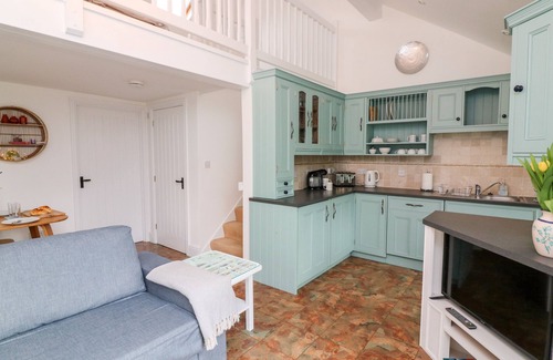 Bugford Cottage | 1 KEEPERS COTTAGE, HILLFIELD VILLAGE, family friendly in Dartmouth