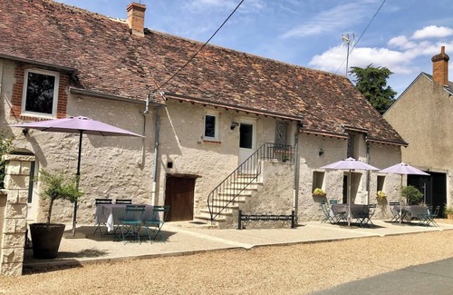 Courbouzon House | 1. Les gîtes de Joséphine Gîte a Chateau de la loire