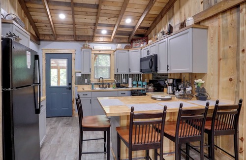 Greers Ferry Cabin | < 1 Mi to Devils Fork Recreation Area: Cozy Cabin!