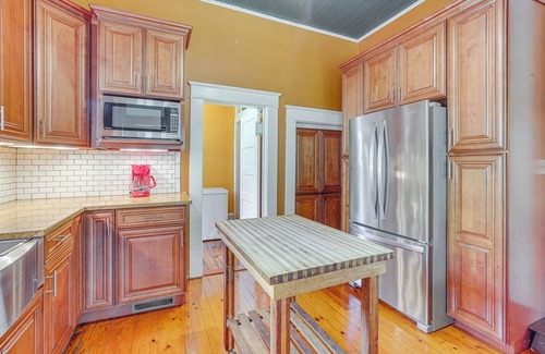 Meridian House | 1 Mi to Dtwn Meridian: Historic Home w/Porch!