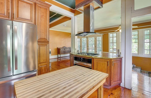 Meridian House | 1 Mi to Dtwn Meridian: Historic Home w/Porch!