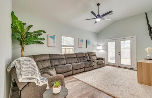 South Pensacola House | 1 Mi to Dtwn Pet-Friendly Pensacola Getaway!