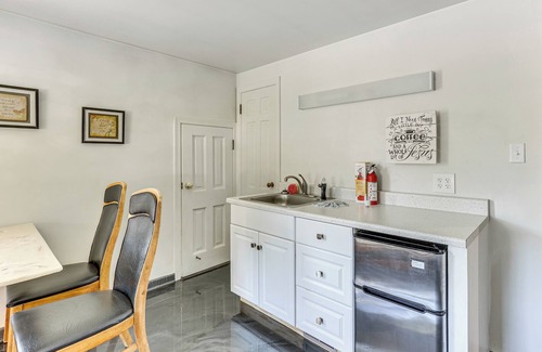 Salem Apartment | 1 Mi to Dtwn Salem: Apt w/Shared Yard!