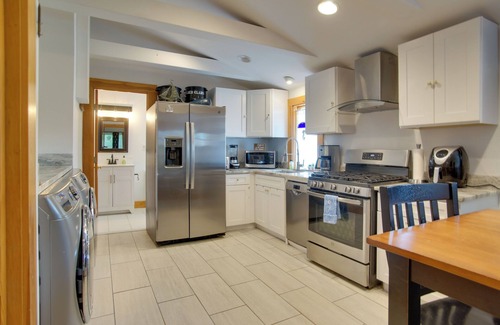 East Chop House | 1 Mi to Ferry Terminal: Oak Bluffs Family Retreat!