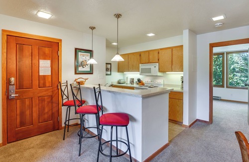 Lakeside Village Condo | 1 Mi to Keystone Ski Lift: Lakefront 4-Season Gem
