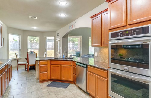 Conroe House | < 1 Mi to Lake Conroe: Home w/Furnished Patio!