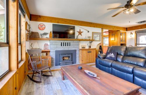 Placerville House | 1 Mi to Lake Hot Tub Haven in Pollock Pines!