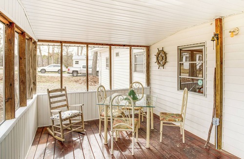 Hollands Landing House | 1 Mi to Lake Murray: Pet-Friendly Home w/Deck