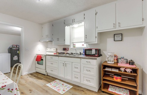 Joplin House | 1 Mi to Main St Joplin: Cozy Home w/Shared Yard!