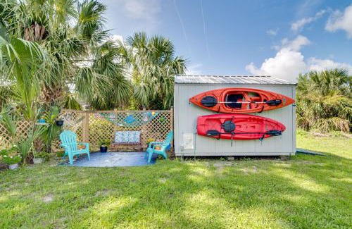 Manattee Road House | 1 Mi to Manatee Springs State Park Cozy Getaway!