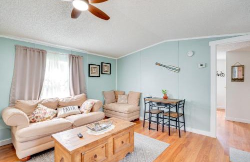 Manattee Road House | 1 Mi to Manatee Springs State Park Cozy Getaway!