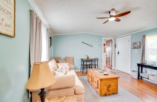 Manattee Road House | 1 Mi to Manatee Springs State Park Cozy Getaway!
