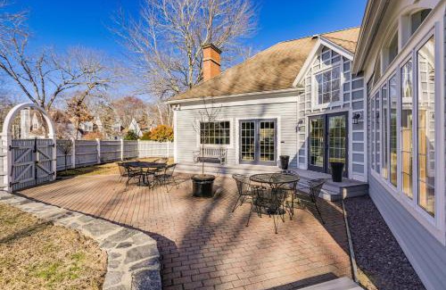 Norwich Apartment | 1 Mi to Mohegan Sun Studio with Golf Course Views
