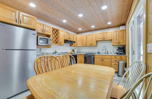Harbor Springs Cabin | < 1 Mi to Nubs Nob Ski: Cabin w/Sauna & Deck!