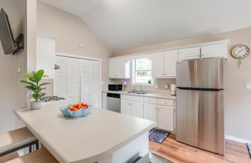 Oxford House | 1 Mi to Ole Miss Pet-Friendly Retreat with Yard