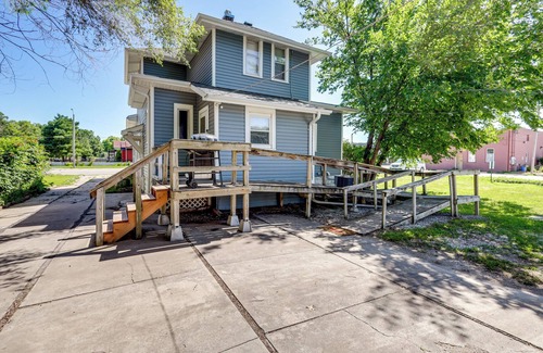 Lincoln House | 1 Mi to UNL: Group Getaway w/Game Area