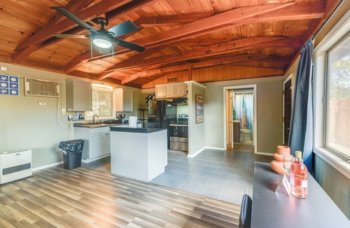 Clearlake Cabin | < 1 Mi to Water: Cozy Clearlake Cabin