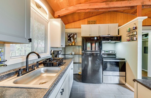 Clearlake Cabin | < 1 Mi to Water: Cozy Clearlake Cabin