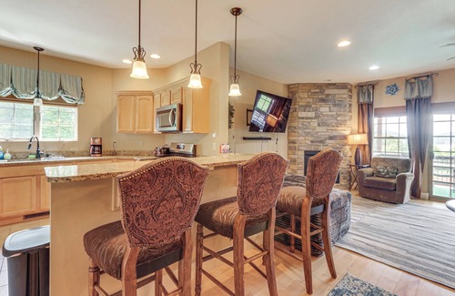 McHenry Condo | 1 Mi to Wisp Resort: Hot Tub Haven in McHenry!