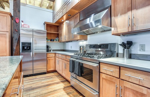 Springfield Condo | < 1 Mi to Wittenberg: Eclectic Loft w/Parking!