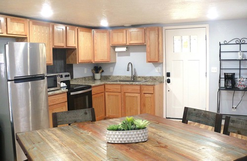 Diamond City House | 1 mile to Bull Shoals Lake and 1 mile to the Diamond City Country Club.