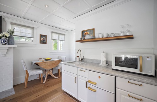 Mount Dora House | 1 min walk to Downtown! Outdoor Patio! 5 star luxury! Golf Cart Rental!