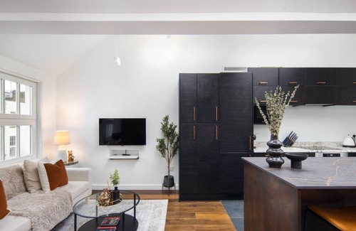 Euston House | 1 Min Walk to Euston Station | Modern Townhouse
