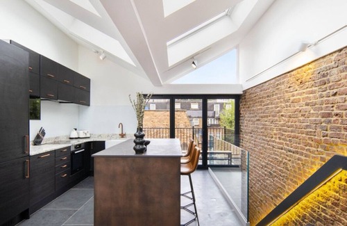 Euston House | 1 Min Walk to Euston Station | Modern Townhouse