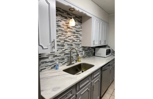 Scott House | 1 minute from I-10
