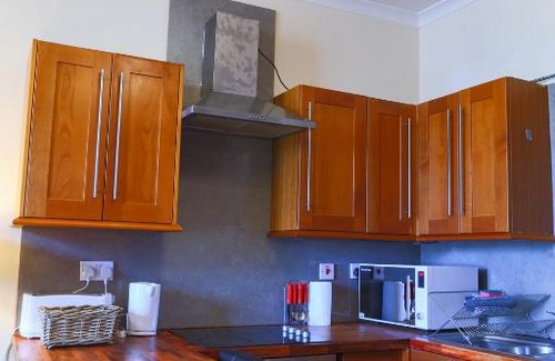 Old Town Apartment | 1 minute from Royal Mile, Large 5 Bed Apartment