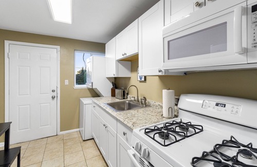 Englewood Apartment | 1 Month: Walk to Fun, Fiber Internet, 2 Bed 1 Bath Apartment