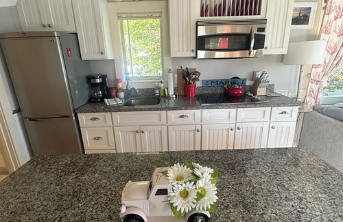 Harpswell Apartment | 1 room luxury ocean front studio cottage