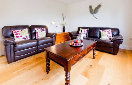 Knodishall Apartment | 1 Suffolk Cottage - sleeps 4 guests in 2 bedrooms
