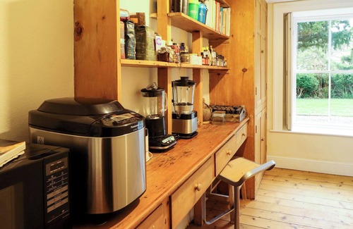 Silverdale Cottage | 1 THE GREEN, pet friendly, country holiday cottage in Silverdale