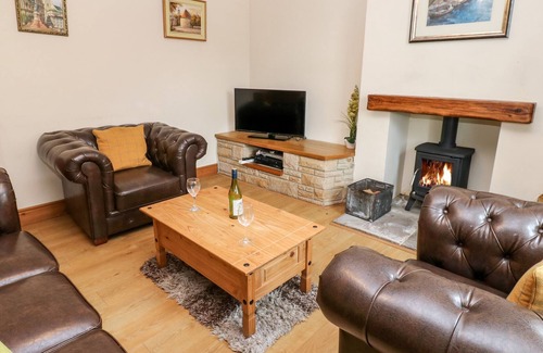 Bishop Auckland Cottage | 1 VICTORIA COTTAGES, pet friendly, with open fire in Barnard Castle