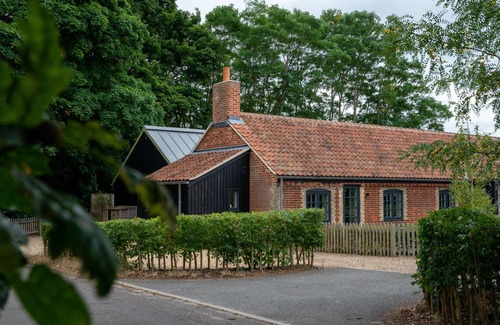 Saxmundham House | 1 Wadd Cottages - Three Bedroom House, Sleeps 6