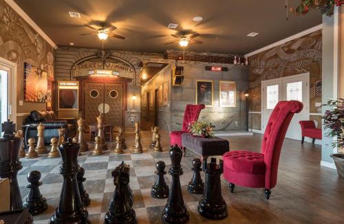 Clermont Villa | 10 Acre Lakefront Game House - Sleep Upto 45