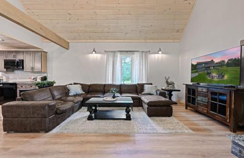 Friendship House | 10-Acre Property with Fire Pit and Grill in Arkdale!