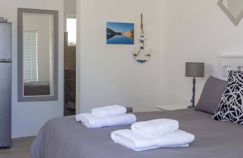 Colchester Apartment | 10 Aqua Vista Villas Apartment