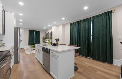 Glen Echo House | 10 Bedrooms Sleeps 28 2 Hot Tubs 1 Min To Fairgrounds